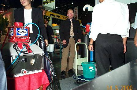 The air cons switched off -- the clean-up starts (temperatures rising about 3-4 degrees per hour!!!)